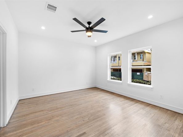 1011 E 28th Street, Houston TX 77009