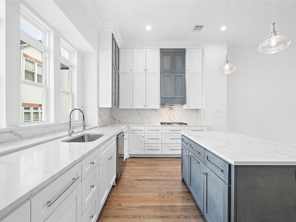 1011 E 28th Street, Houston TX 77009