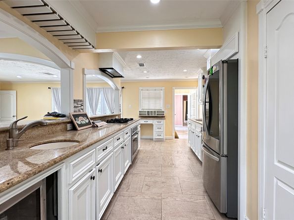 9515 Winsome Lane, Houston TX 77063