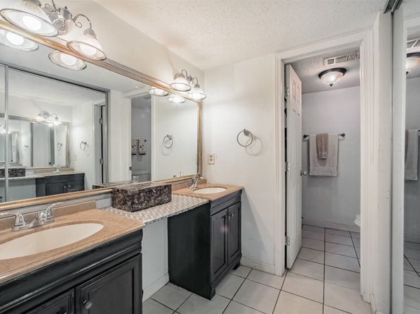 7642 Candlegreen Lane, Houston TX 77071