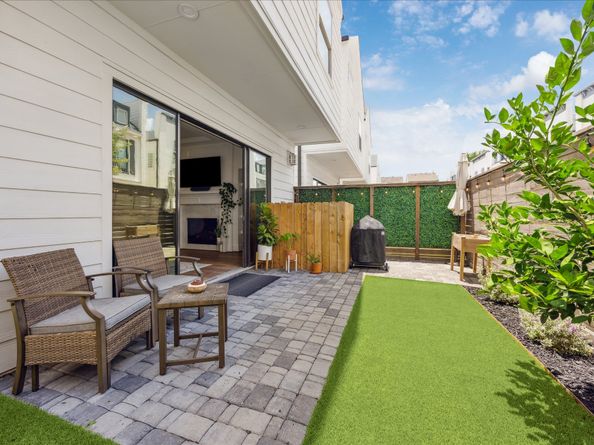 852 Fisher Street A, Houston TX 77018
