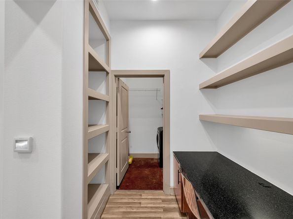 1901 Post Oak Boulevard 1606, Houston TX 77056