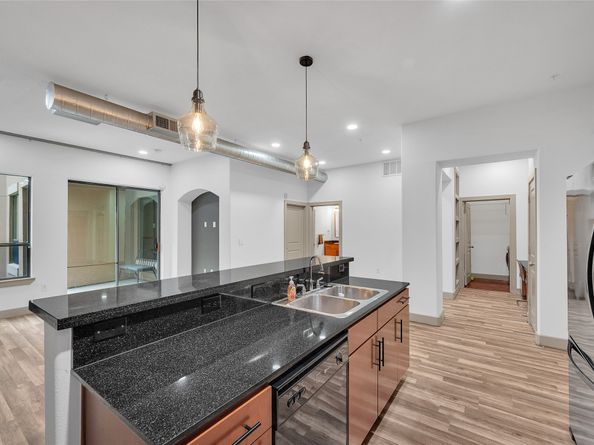1901 Post Oak Boulevard 1606, Houston TX 77056