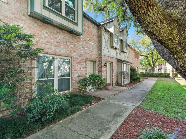 14711 Barryknoll Lane 35, Houston TX 77079