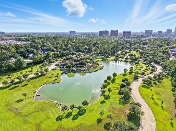 14711 Barryknoll Lane 35, Houston TX 77079