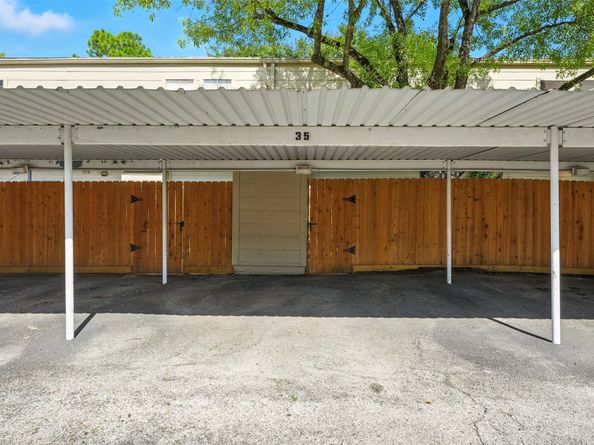 14711 Barryknoll Lane 35, Houston TX 77079