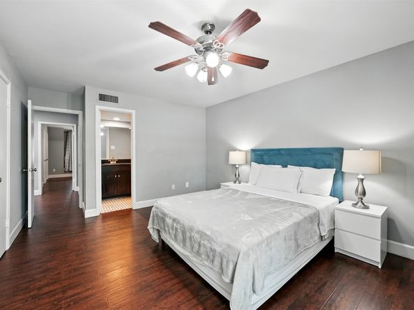 14711 Barryknoll Lane 35, Houston TX 77079