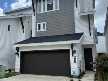 7609 & 7611 Victory Reserve St Street