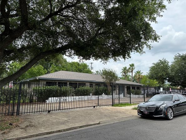 8910 Bellflower Street, Houston TX 77063