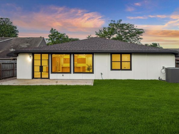 1423 Mapleton Drive, Houston TX 77043