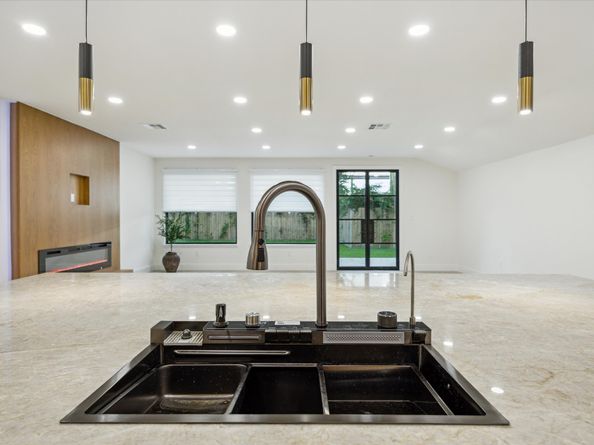1423 Mapleton Drive, Houston TX 77043
