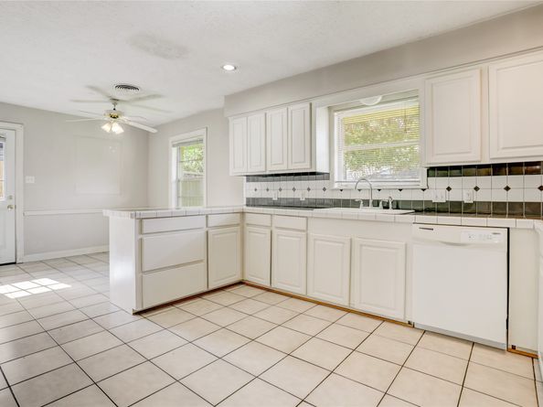 4818 Knickerbocker Street, Houston TX 77035