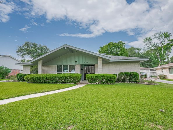8314 Burning Hills Drive, Houston TX 77071