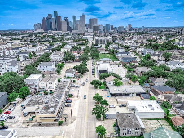 1422 Crocker Street, Houston TX 77019