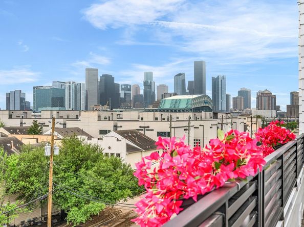 3 N St Charles St F Street, Houston TX 77003