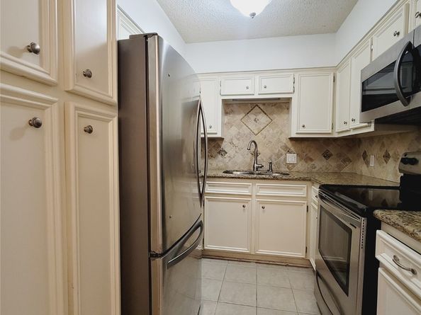 2700 Bellefontaine Street B1, Houston TX 77025