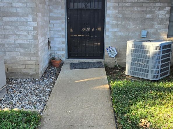10827 S Braes Bend Dr, Houston TX 77071