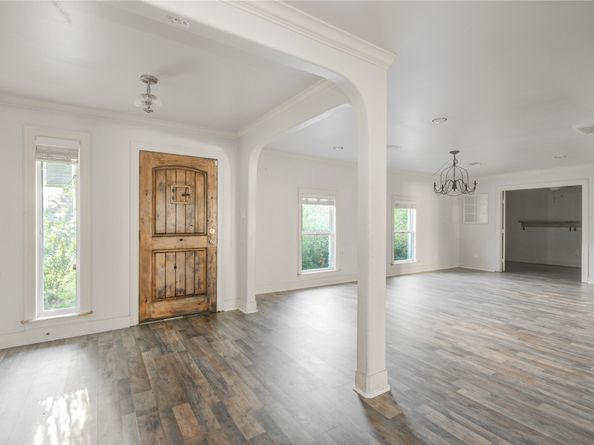 11007 Hillcroft Avenue, Houston TX 77096