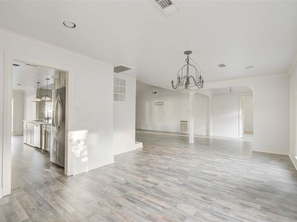 11007 Hillcroft Avenue, Houston TX 77096