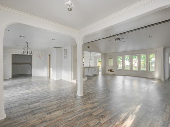 11007 Hillcroft Avenue, Houston TX 77096