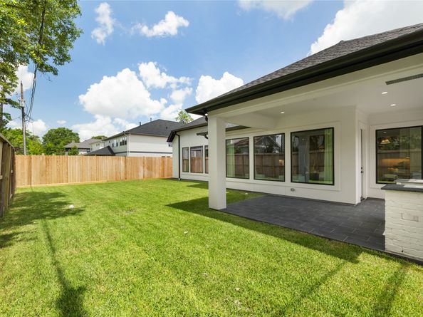 1611 Richelieu Lane, Houston TX 77018