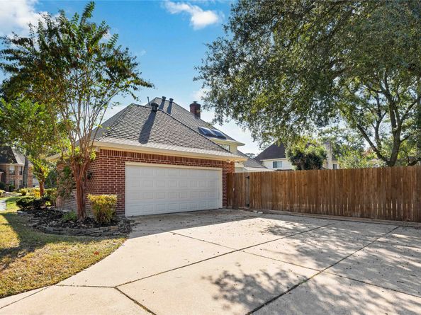 5211 Gladehill Drive, Houston TX 77345