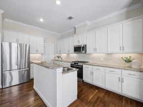 5610 Kiam Street B, Houston TX 77007