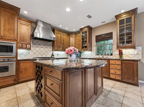 10 Mirror Ridge Drive, The Woodlands TX 77382