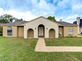 6430 Pirtlewood Circle, Houston TX 77088