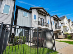 3305 Daphne Street, Houston TX 77021
