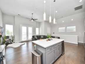3305 Daphne Street, Houston TX 77021
