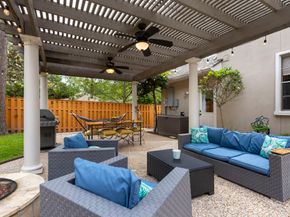 107 E Mirror Ridge Circle, The Woodlands TX 77382