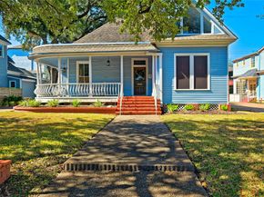 925 Heights Boulevard, Houston TX 77008
