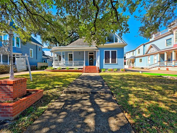 925 Heights Boulevard, Houston TX 77008