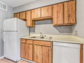 1516 Bay Area Boulevard F16, Houston TX 77058