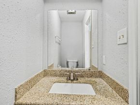 10654 Hazelhurst Drive 28, Houston TX 77043