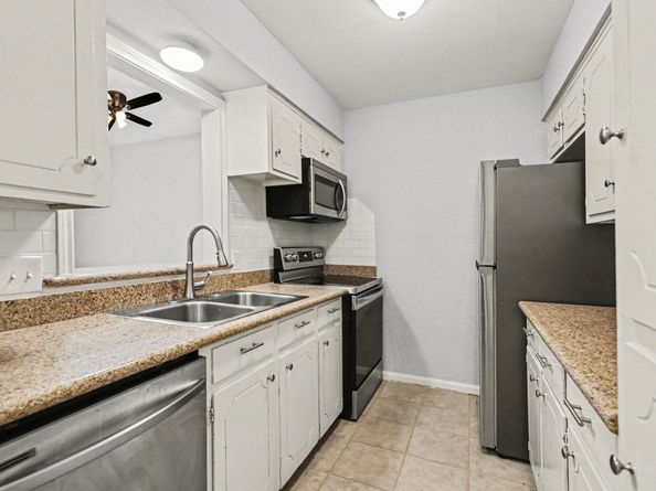 10654 Hazelhurst Drive 28, Houston TX 77043