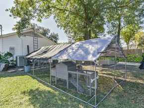 5002 Beechnut Street, Houston TX 77096