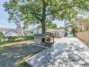 5002 Beechnut Street, Houston TX 77096