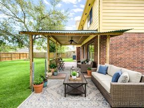 15926 Mission Glen Drive, Houston TX 77083