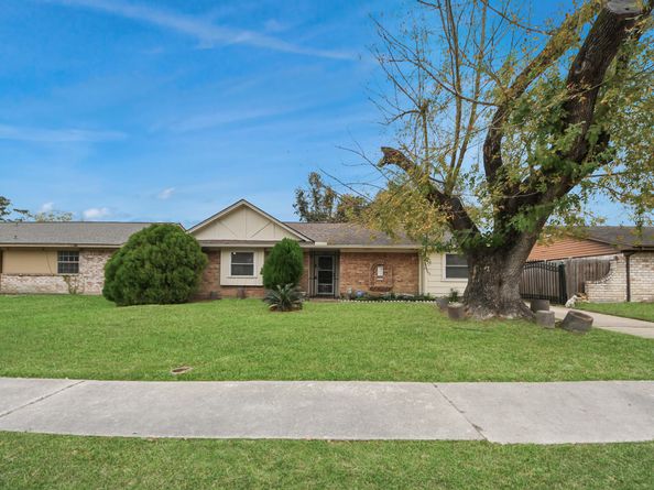 16306 Forest Way Drive, Houston TX 77090