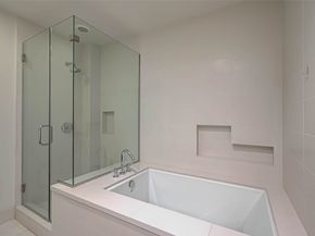 2207 Bancroft Street 1202, Houston TX 77027