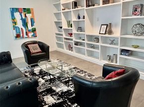 10 S Briar Hollow Lane 55, Houston TX 77027