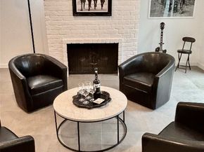 10 S Briar Hollow Lane 55, Houston TX 77027