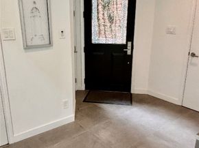 10 S Briar Hollow Lane 55, Houston TX 77027