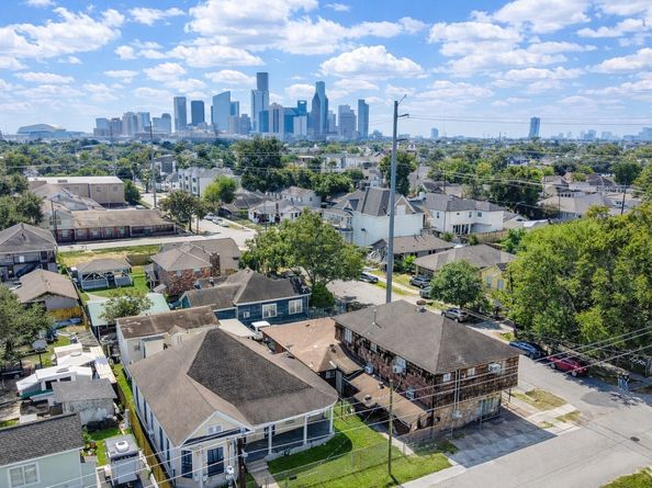 1414 Campbell Street, Houston TX 77009