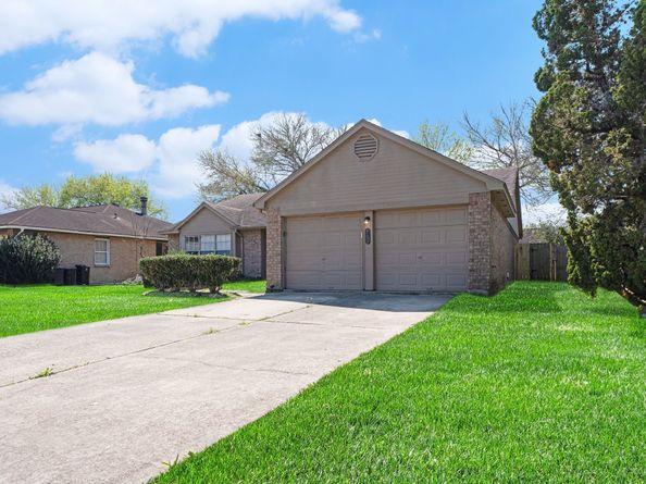 1826 Pilgrims Point Drive, Friendswood TX 77546