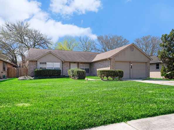 1826 Pilgrims Point Drive, Friendswood TX 77546