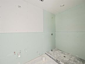 801 E 32nd 1/2 Street, Houston TX 77022