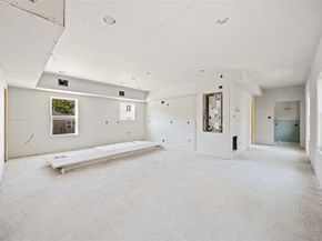 801 E 32nd 1/2 Street, Houston TX 77022